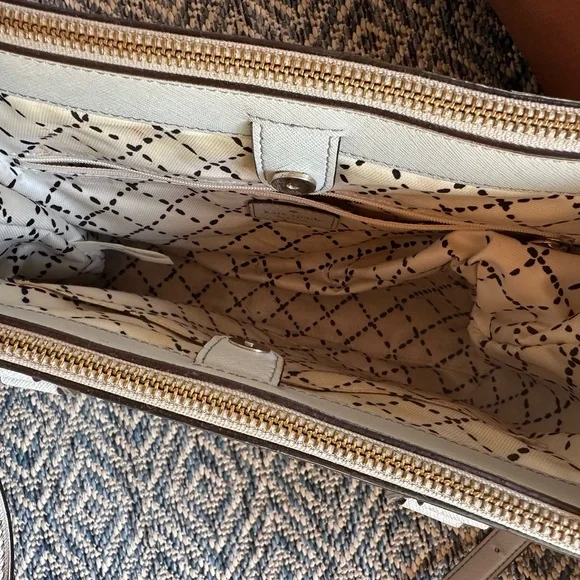 Kate Spade Purse - Picture 6 of 7